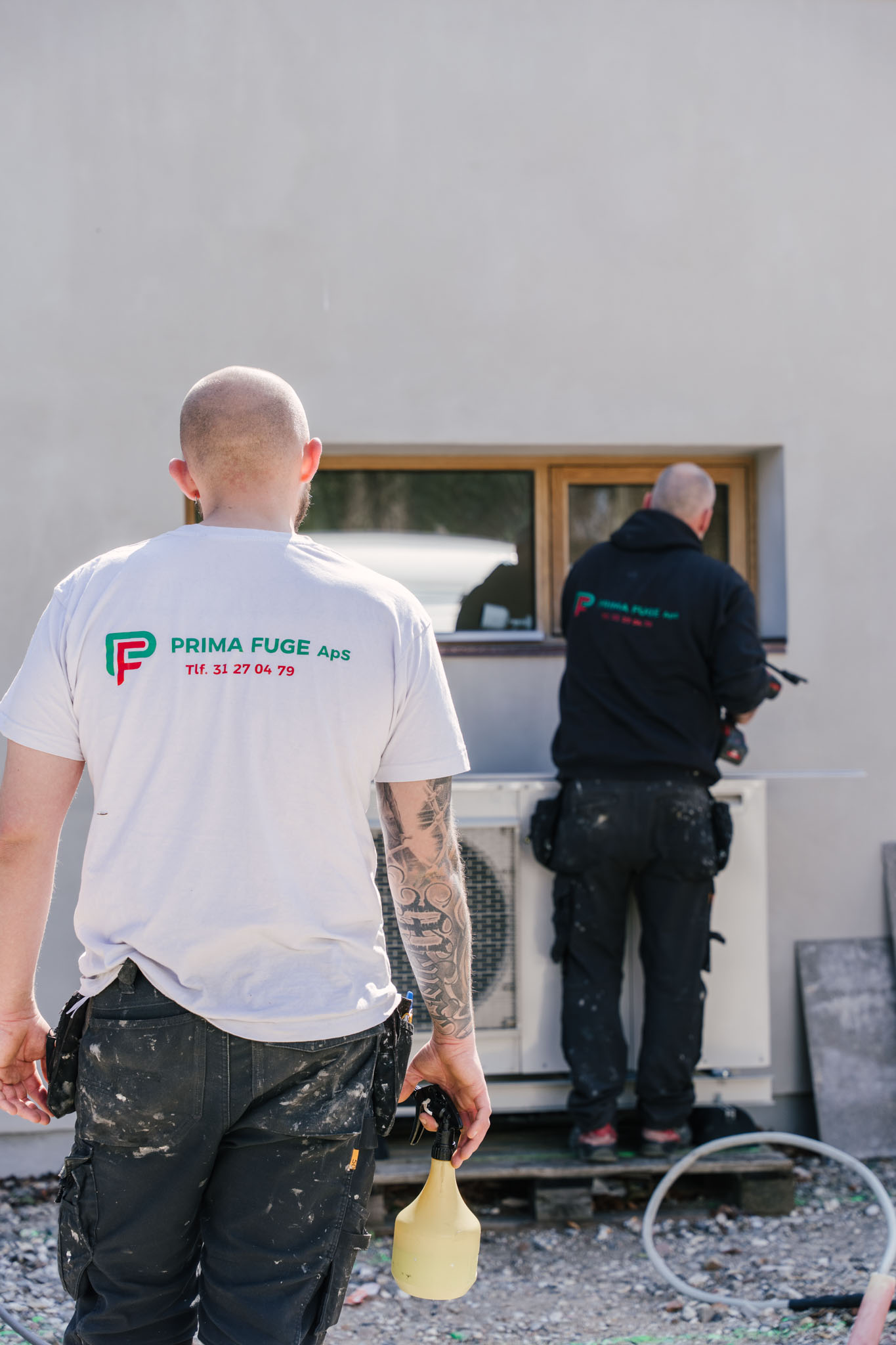 PrimaFuge-hold i gang med vinduesfugning udvendigt